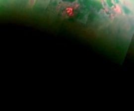 Dunas gigantescas en el Titán de la Luna de Saturno esculpido por los Rogue Winds -