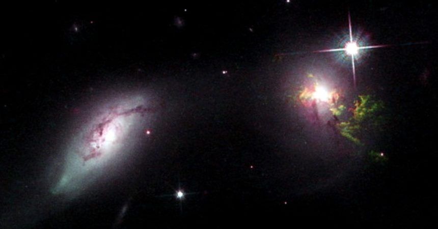 Las espeluznantes nubes de espacio verde brillan en las nuevas fotos del Hubble -