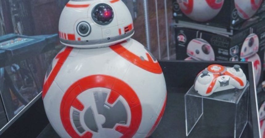 Desde que salió "Star Wars: The Force Awakens", una pregunta ha preocupado a los fans de Star Wars más que ninguna otra:"¿Cómo consigo mi propio robot BB-8?"