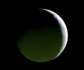 Encélado, luna brillante de Saturno