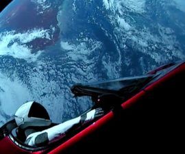 Un coche en el espacio profundo: Tesla Roadster de Elon Musk deja la Tierra con "Huevos de Pascua" -