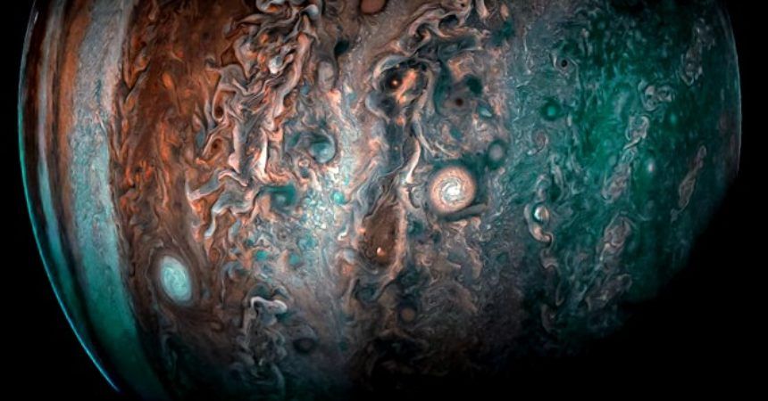 La misión principal de Juno es proporcionar más información sobre el clima, la formación y el entorno magnético