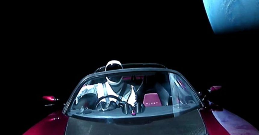 El traje espacial SpaceX de Starman te dejaría muerto en minutos -
