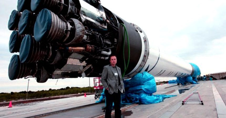 El multimillonario empresario Elon Musk nos muestra su misterioso sistema de transporte el "Hyperloop"
