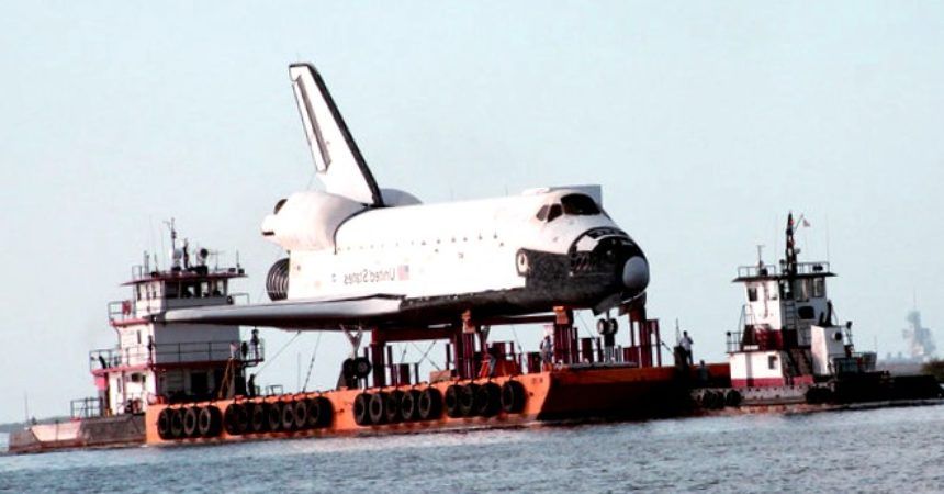 El transbordador espacial Replica es "Go" para el acoplamiento en Houston Lake -