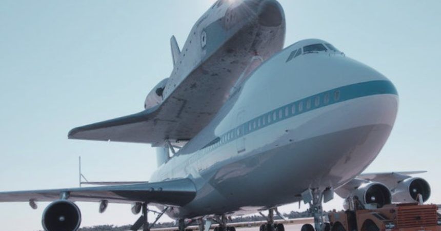 El transbordador espacial Endeavour de la NASA intentará partir en un vuelo de campo a través para su exhibición -