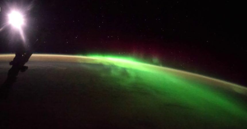 El astronauta francés Thomas Pesquet captó impresionantes vistas de las auroras y un amanecer sobre la Tierra desde la Estación Espacial Internacional, entretejido en un nuevo video de lapso de tiempo.