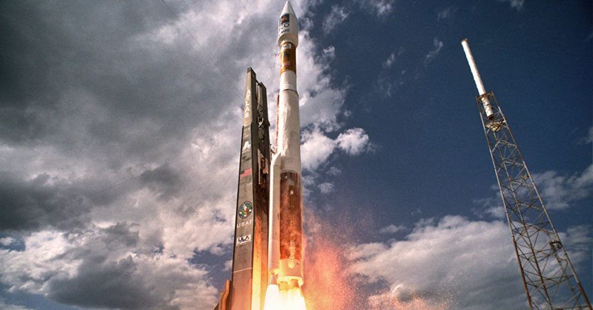 El cohete Atlas V de la Alianza de Lanzamiento Unida lanzó desde una plataforma de lanzamiento aquí en la Estación de la Fuerza Aérea de Cabo Cañaveral