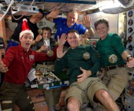 Navidad en la Estación Espacial: Astronautas celebran con nuevo árbol, regalos de la Tierra -