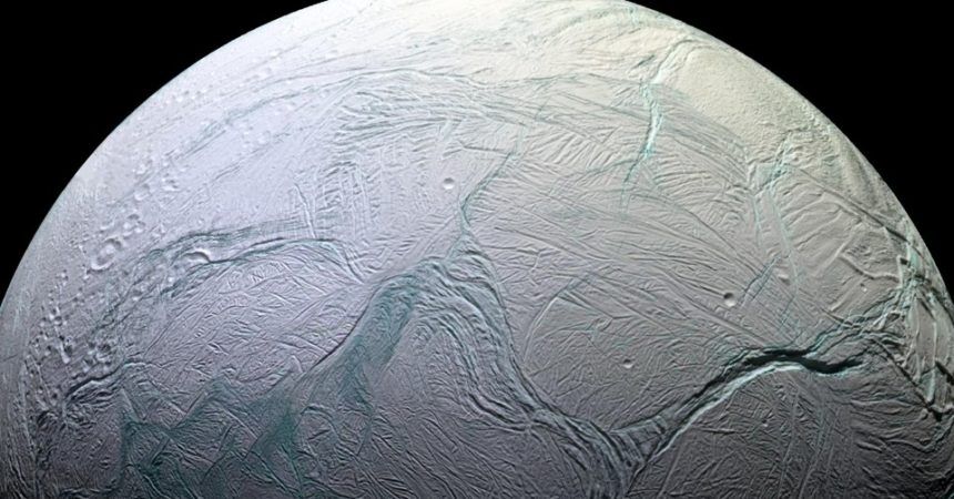 Fuente potencial de energía para la vida en luna de Saturno