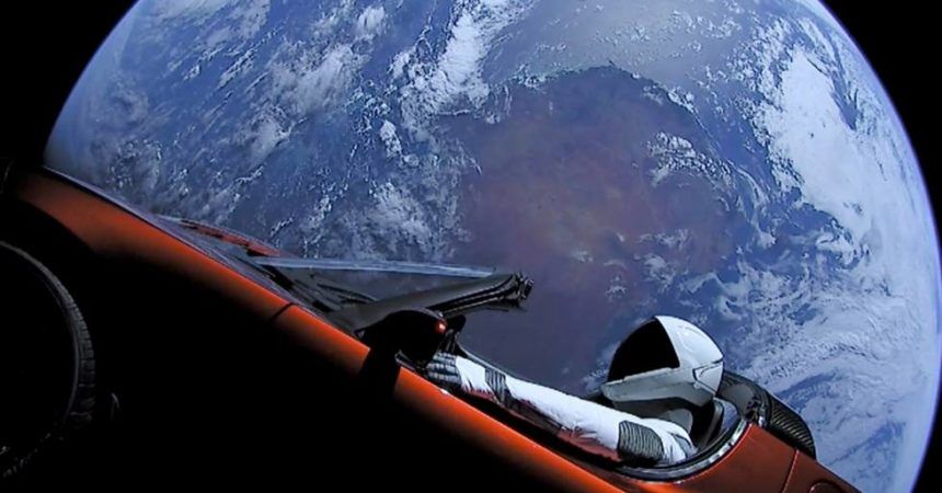 El camino del Tesla Roadster y Starman alrededor del sol